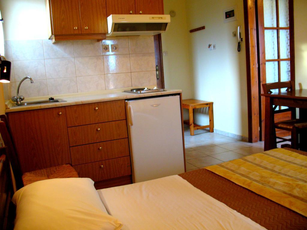 Pagaseon Rooms And Apartments Kala Nera Room photo